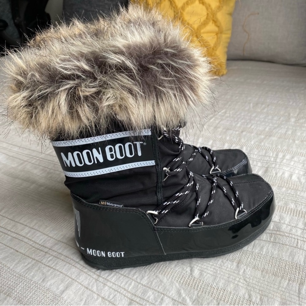 Only worn once, like new.  Selling bc I bought the wrong size and can’t return.